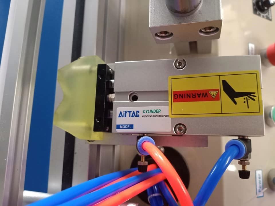 Machine de fermeture de bouteilles semi-automatique en acier inoxydable Type de bureau