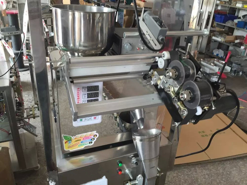 Machine électrique semi-automatique d'emballage de sacs à thé en acier inoxydable et en poudre remplie de composants moteurs fiables