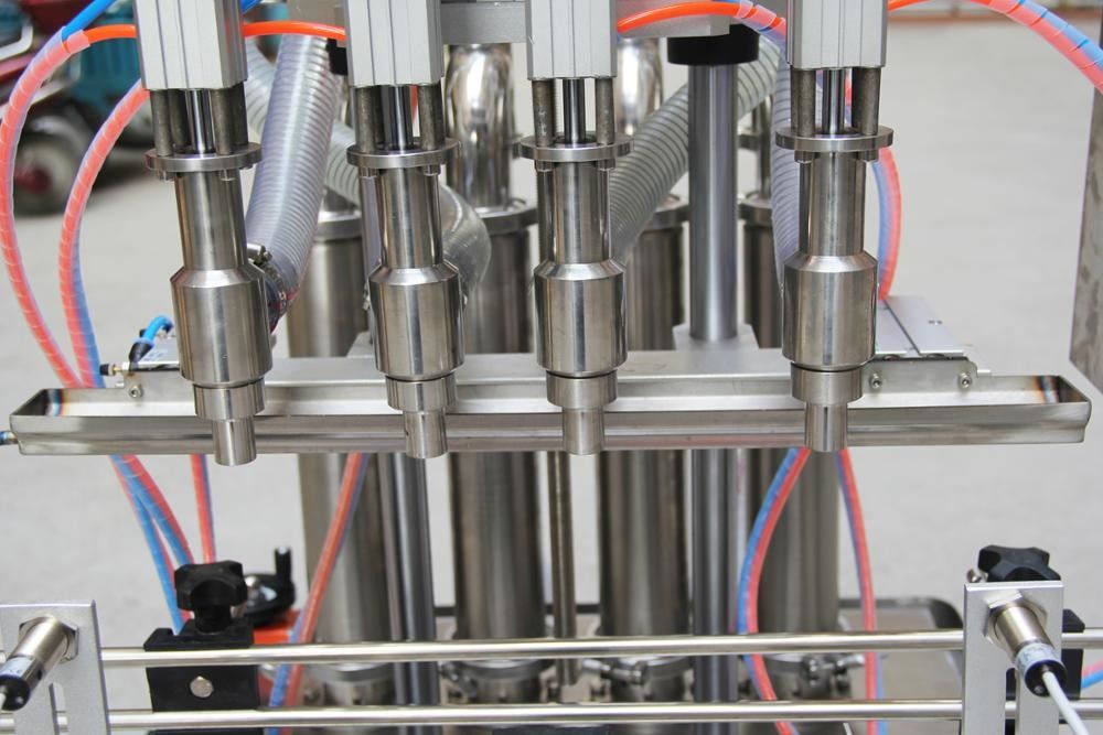 Machine de remplissage automatique de crème liquide pour une ligne de production de remplissage de 100 ml à 1000 ml
