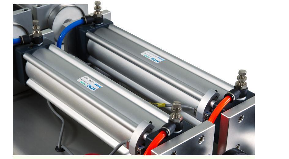 Machine de remplissage et de bouchage de gouttes ophtalmiques à deux têtes/Machine de remplissage et de bouchage de gouttes ophtalmiques à deux têtes Dtgnx-iii (type manipulateur)