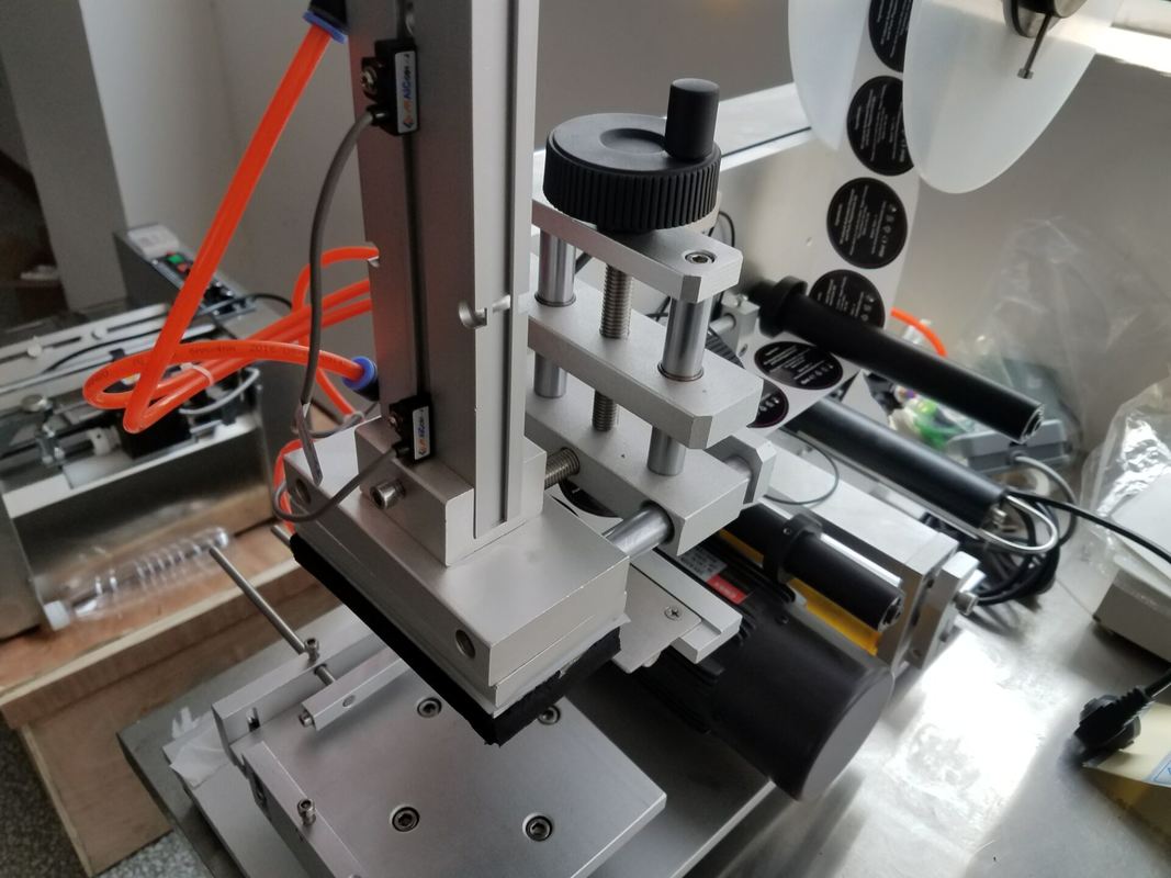 Machine d'étiquetage de haut niveau de précision pour surface plate, bouteille carrée, prix d'usine