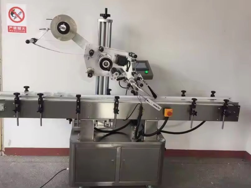 Vente à chaud machine de remplissage et de fermeture semi-automatique de petites bouteilles de flacons machine de fermeture sous vide de bouteilles en verre